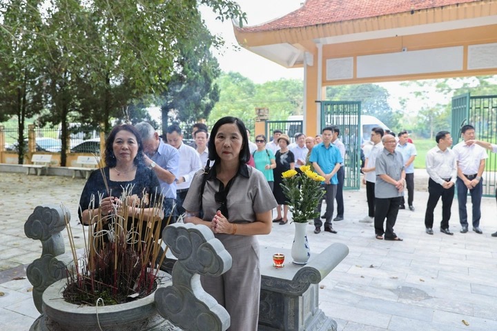 bo tttt hanh huong ve nguon nhan ky niem 79 nam ngay truyen thong nganh tttt