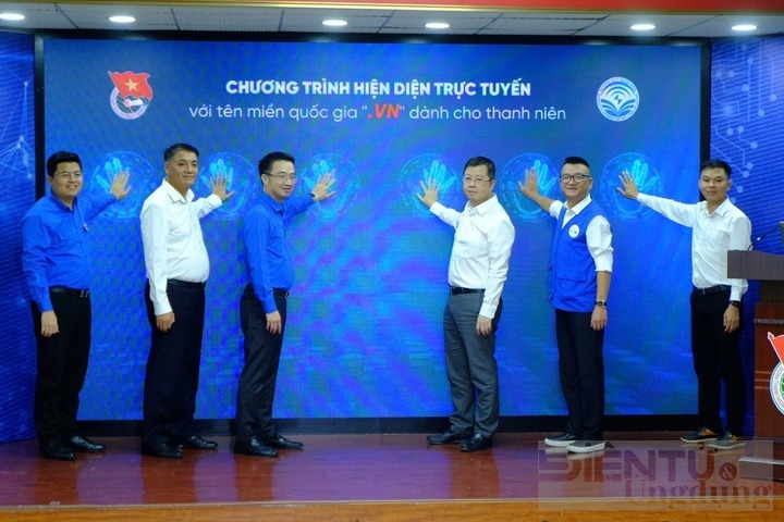 bo tttt pho cap ten mien vn va dich vu so cho the he tre viet nam