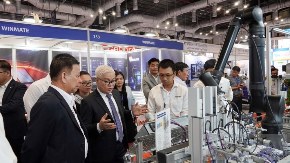 bosch rexroth trinh dien loat giai phap cong nghe tu dong hoa nha may moi