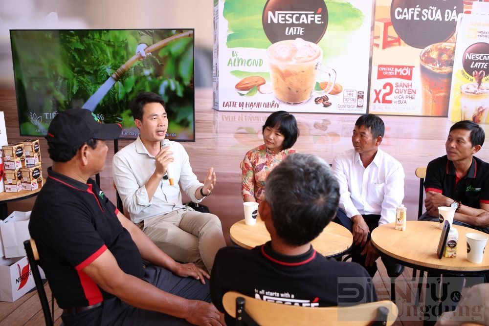 ca phe hat tu nong trai den ly nescafe