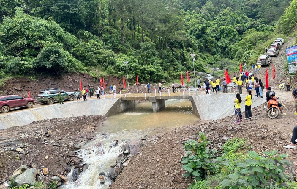 cau suoi kit dau an khoi am mua dong giua reo cao