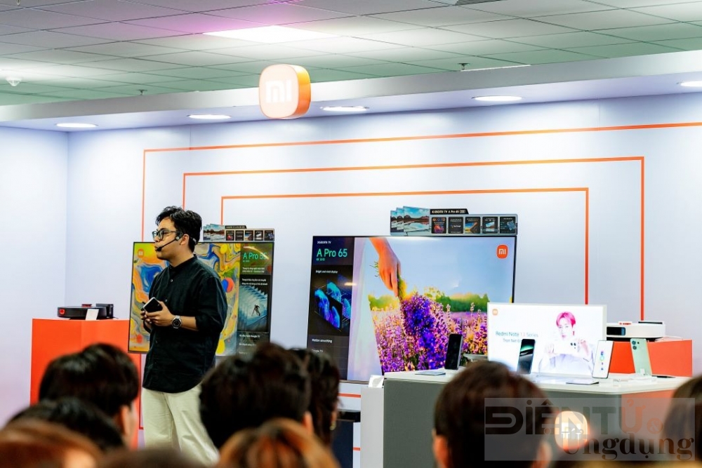 cellphones mo ban loat tv qled 2025 gia chi tu 6 trieu