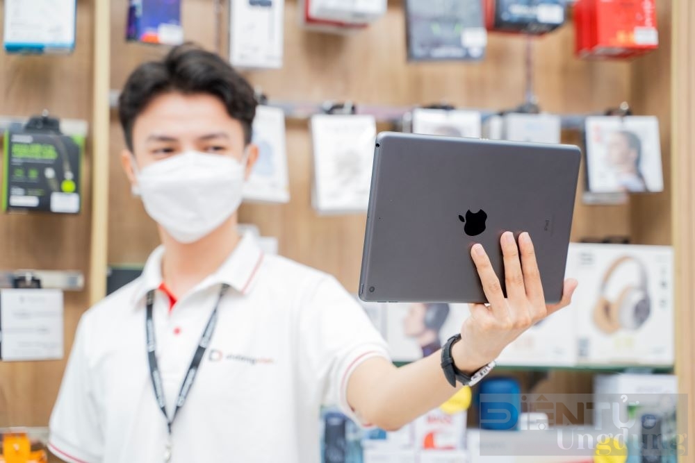 chao don nam hoc moi macbook air m1 chi con 1759 trieu do ng