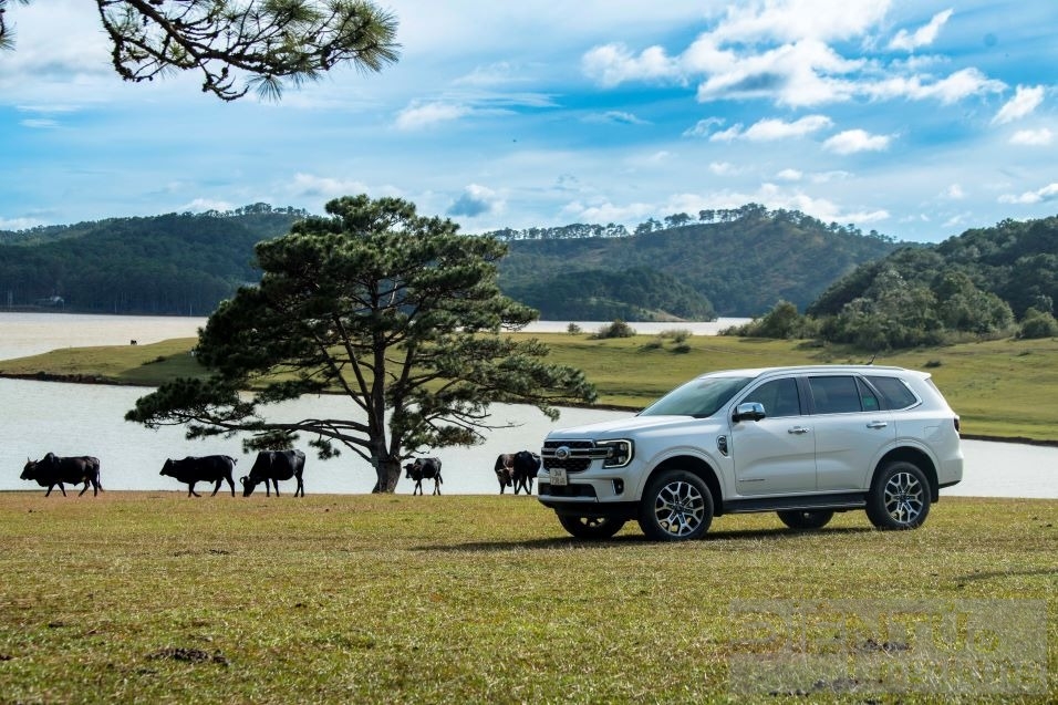 cung ford ranger va everest but pha moi gioi han