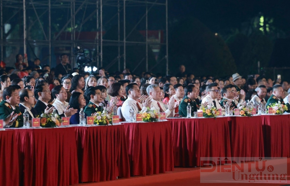 cung nhau giu nuoc chuong trinh nghe thuat chinh luan vung buoc tien vao ky nguyen moi