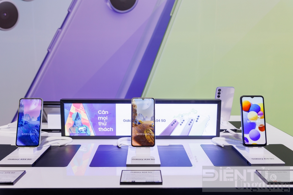 cung samsung galaxy a series tro lai dau truong awesome academy mua 2
