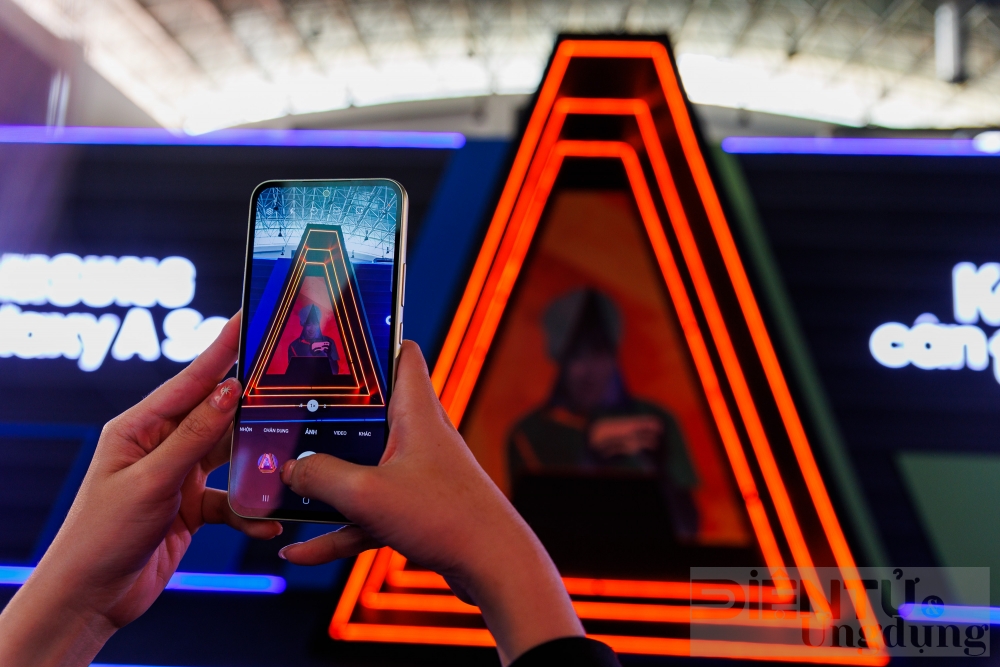 cung samsung galaxy a series tro lai dau truong awesome academy mua 2