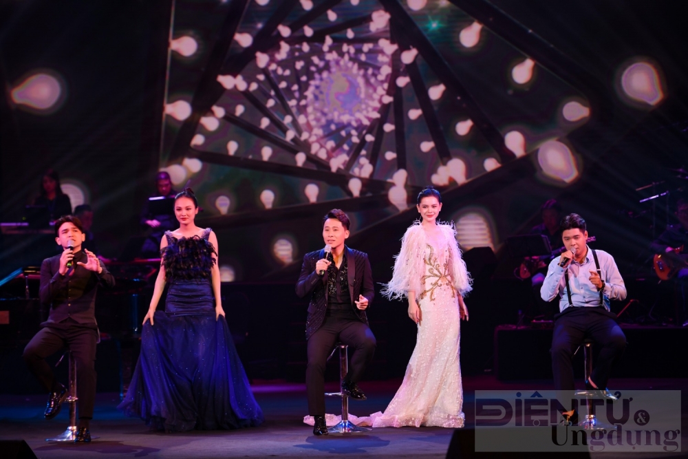 dan nghe si tre gay bat ngo trong dem nhac ngo thuy mien