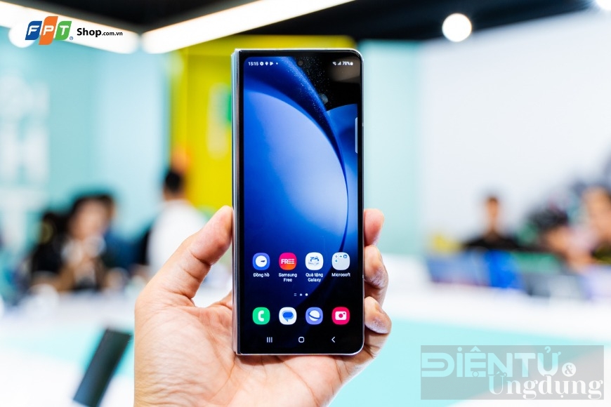 dat mua samsung galaxy z fold5 va z flip5 nhan xe may vespa thoi thuong