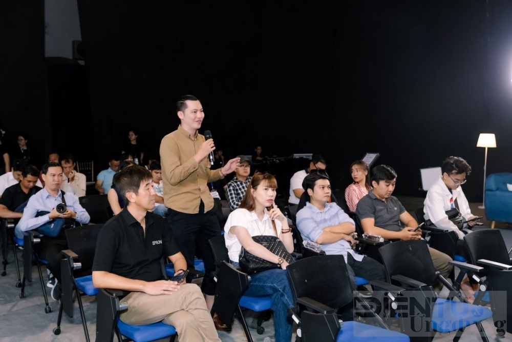 don gian hoa khong gian trai nghiem cung may chieu epson