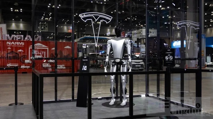 elon musk robot optimus la don bay dua tesla vuot dinh gia 25 nghin ty usd