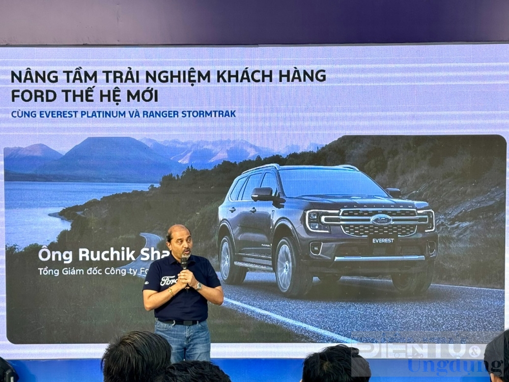 ford nang tam trai nghiem khach hang voi everest platinum va ranger stormtrak moi