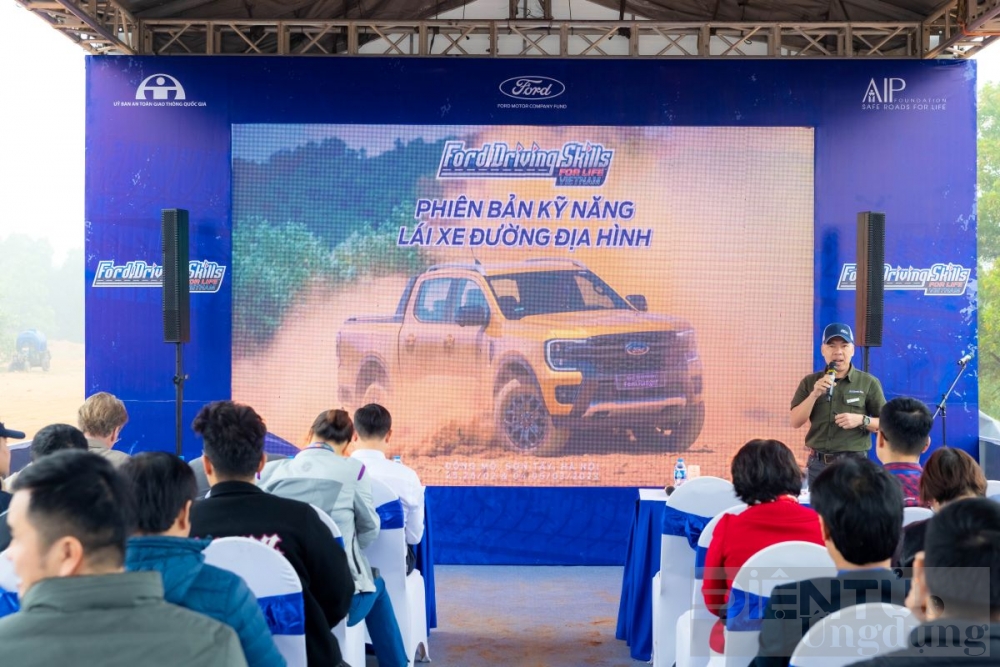 ford tai khoi dong chuong trinh ford driving skills for life