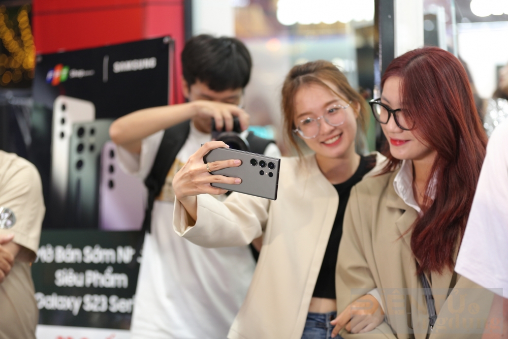 fpt shop gia tang co hoi cho khach mua galaxy s23 series