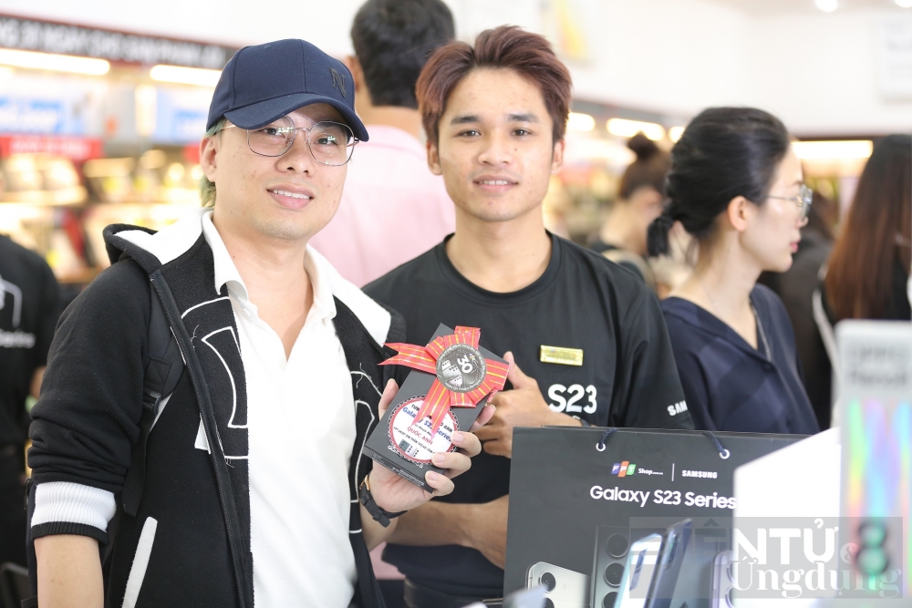 fpt shop gia tang co hoi cho khach mua galaxy s23 series