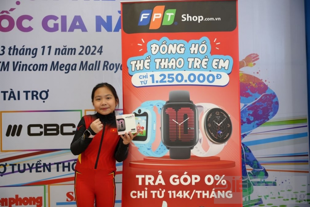 fpt shop thuong nong 45 trieu dong cho vdv nguyen hoang bao chi