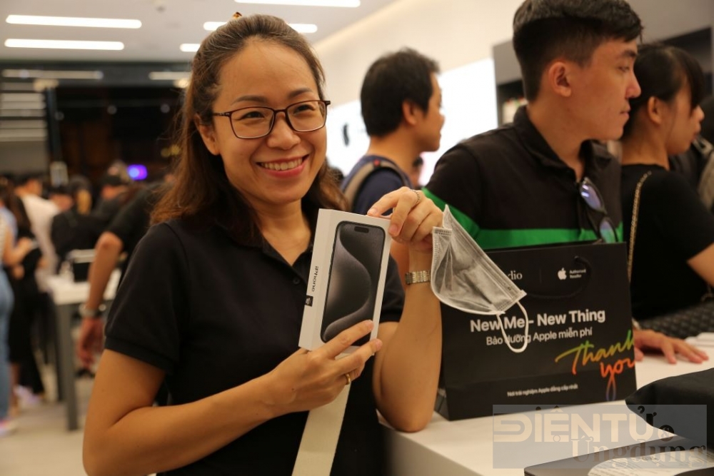 fpt shop va fstudio mo ban iphone 15 series tren toan he thong