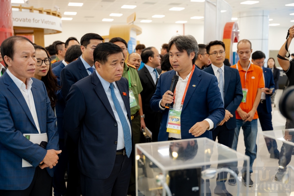fpt trinh dien he sinh thai ban dan tai semiexpo viet nam 2024
