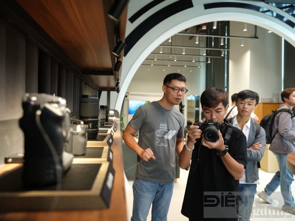 fujifilm viet nam chinh thuc khai truong showroom fujifilm x space tai tp hcm