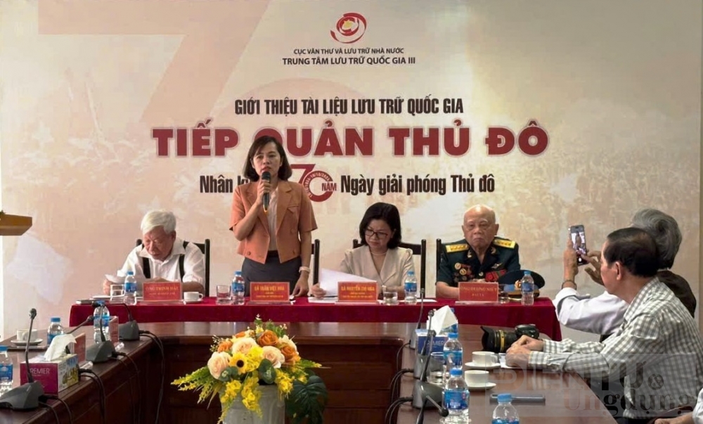 Giới thiệu gần 200 hình ảnh, tài liệu lưu trữ gốc về tiếp quản Thủ đô