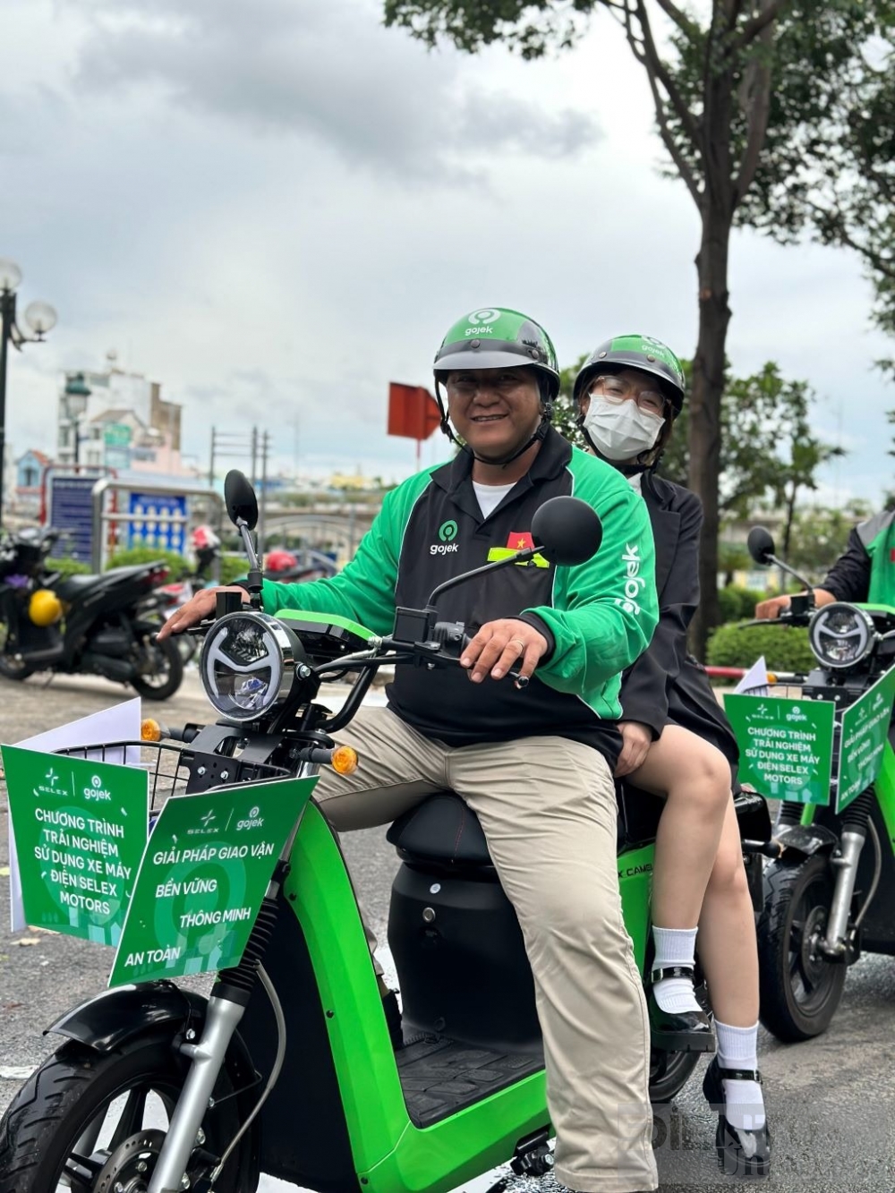 gojek cung selex motors mo rong thi diem xe may dien tai viet nam