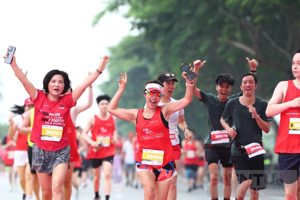 ha noi marathon techcombank mua thu 2 ghi nhan 58 ky luc moi duoc thiet lap o tat ca cac cu ly