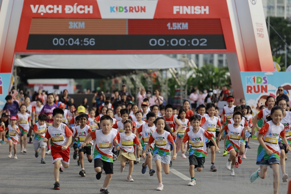 ha noi marathon techcombank mua thu 2 ghi nhan 58 ky luc moi duoc thiet lap o tat ca cac cu ly