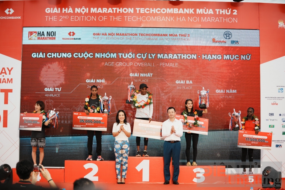 ha noi marathon techcombank mua thu 2 ghi nhan 58 ky luc moi duoc thiet lap o tat ca cac cu ly