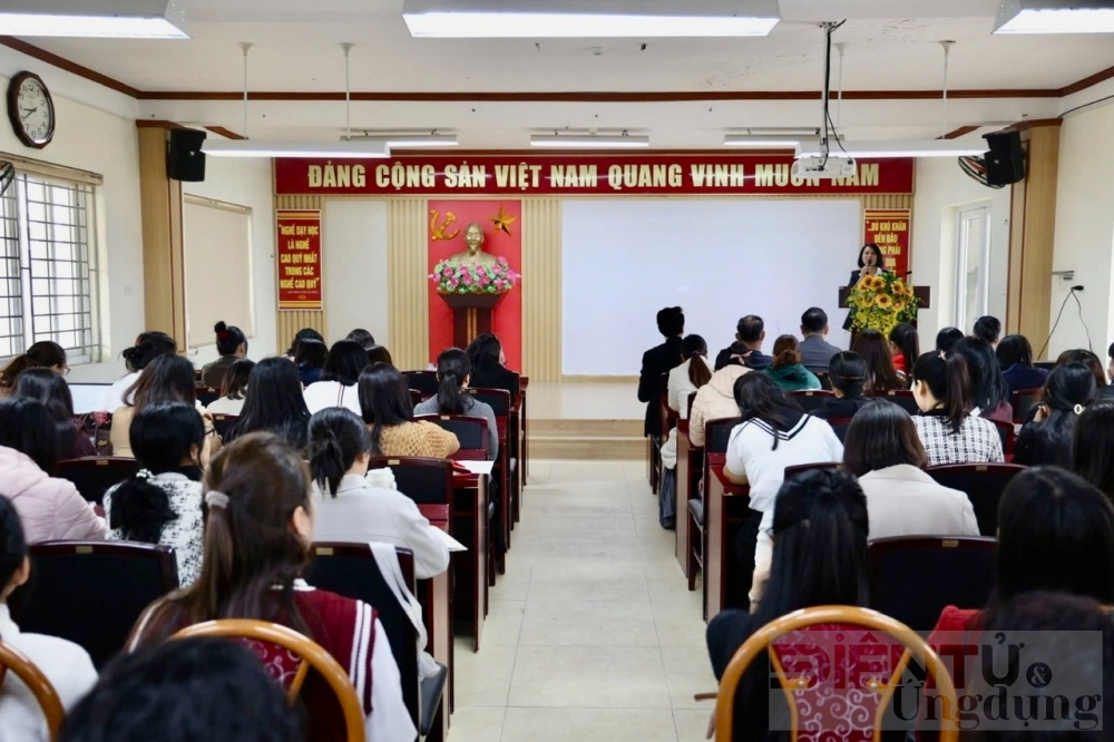 ha noi tap huan cho giao vien ve cong nghe ai va chuyen doi so