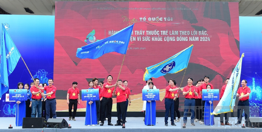 hang trieu nguoi dan ha noi duoc trai nghiem kham sang loc bang ai