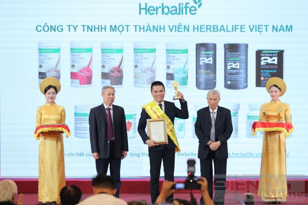 herbalife viet nam dat giai thuong san pham vang vi suc khoe cong dong nam 2023