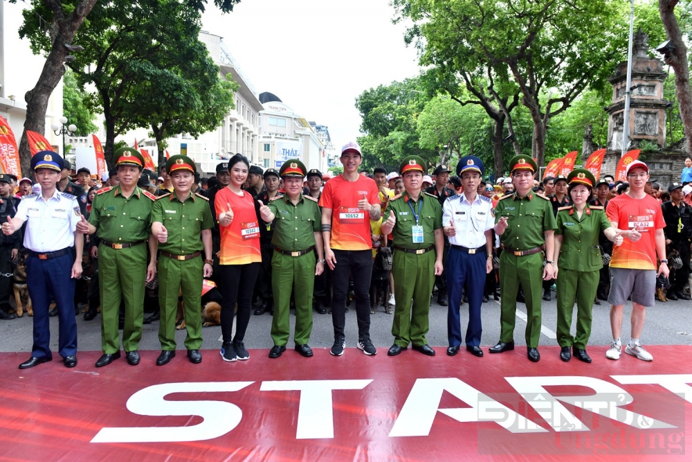 hoa hau ngoc han cau thu van hau tham gia ngan buoc chay vi cong dong khong ma tuy