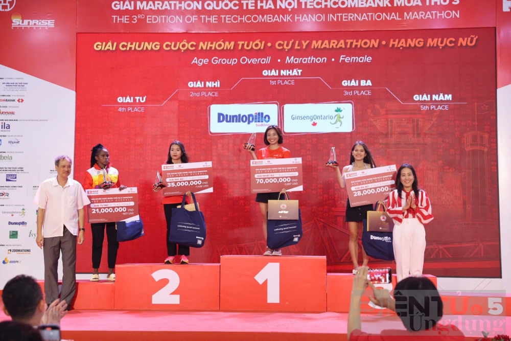 hon 10000 van dong vien den tu 42 quoc gia tham du giai marathon quoc te ha noi techcombank mua thu 3