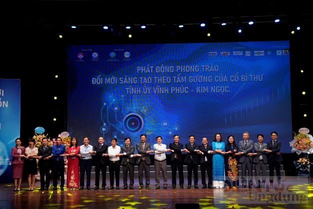 huawei trao tang 50 suat hoc bong cho hoc sinh sinh vien tai nang