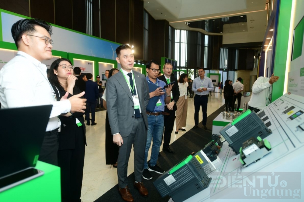 innovation summit 2024 su kien ghi dau hanh trinh 30 nam dong hanh cung viet nam cua schneider electric