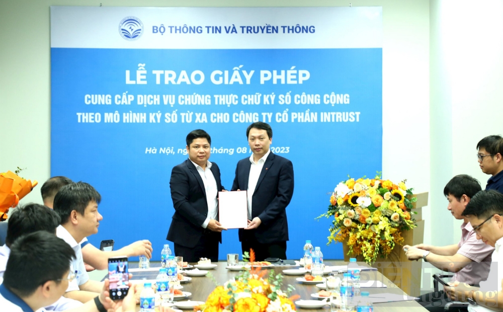 intrustca gia nhap thi truong chu ky so viet nam sap bung no