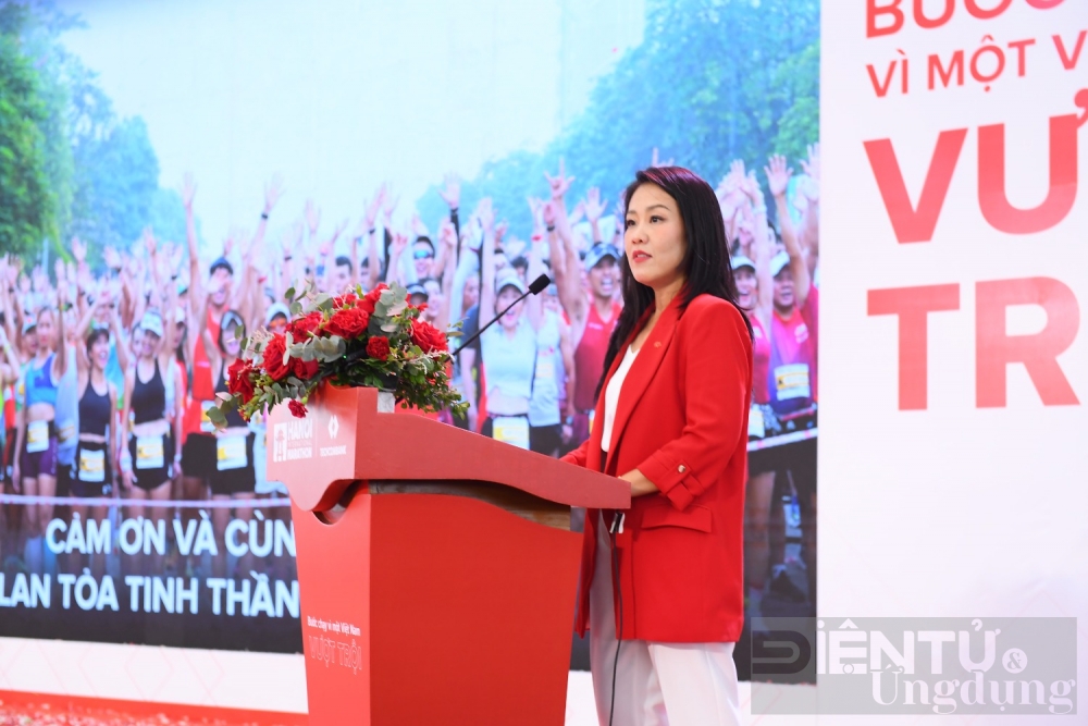 khai mac giai marathon quoc te ha noi techcombank mua thu 3