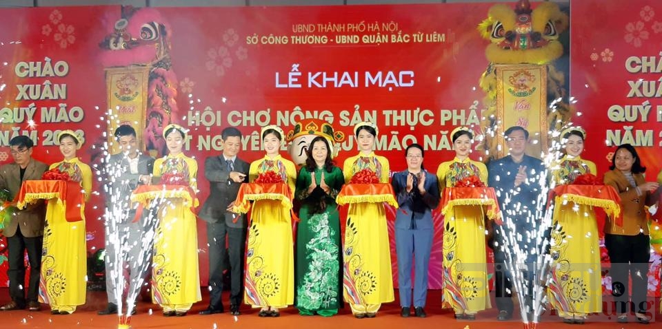 Khai mạc Hội chợ nông sản thực phẩm Tết Quý Mão 2023