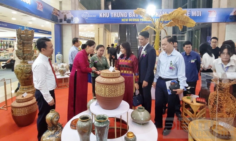khai mac hoi cho quoc te qua tang hang thu cong my nghe ha noi 2024