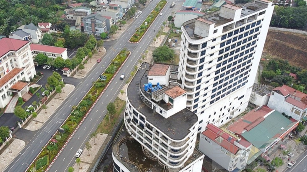 khi ong chu hoa sen group le phuoc vu tro lai duong dua bat dong san