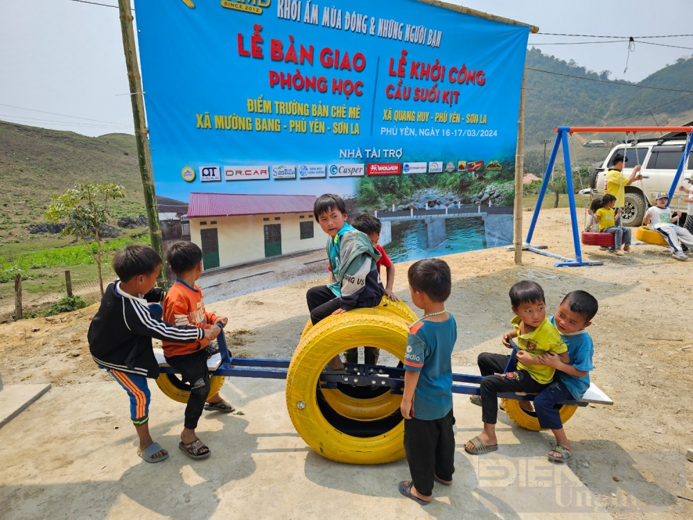 khoi am mua dong danh thuc khat khao den truong cua hoc sinh vung cao