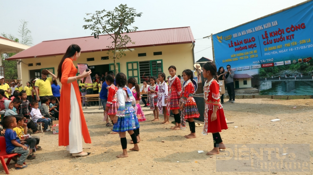 khoi am mua dong danh thuc khat khao den truong cua hoc sinh vung cao