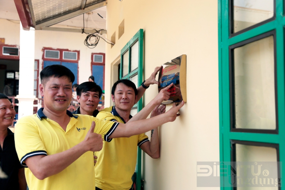 khoi am mua dong danh thuc khat khao den truong cua hoc sinh vung cao