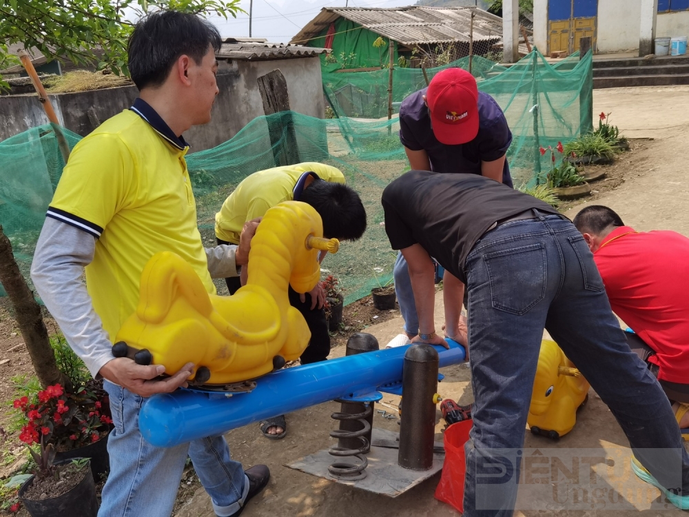 khoi am mua dong danh thuc khat khao den truong cua hoc sinh vung cao