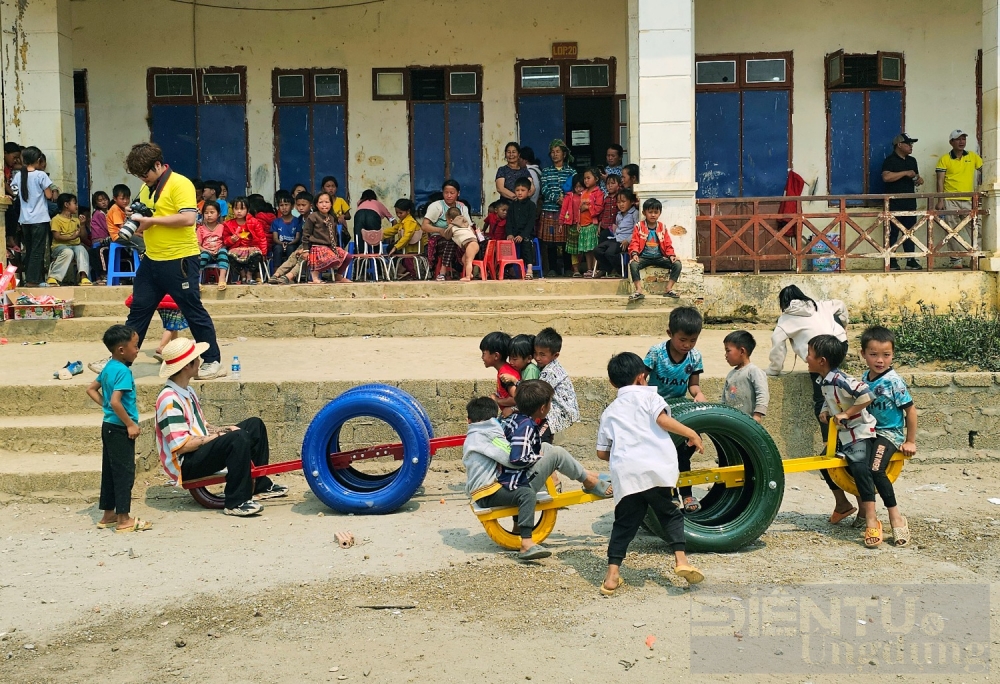 khoi am mua dong danh thuc khat khao den truong cua hoc sinh vung cao