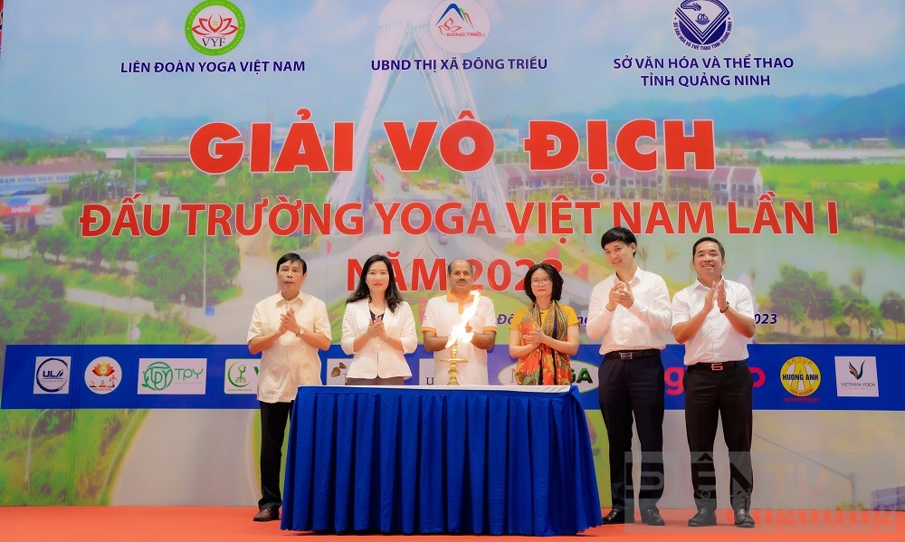 lan dau to chuc giai vo dich dau truong yoga viet nam