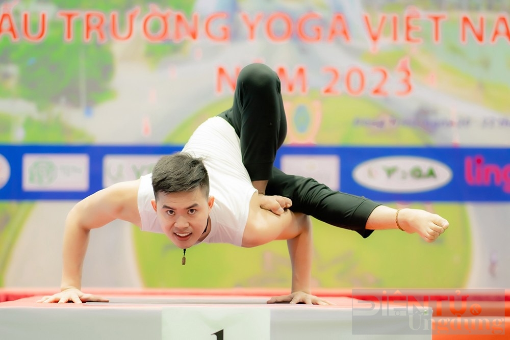 lan dau to chuc giai vo dich dau truong yoga viet nam