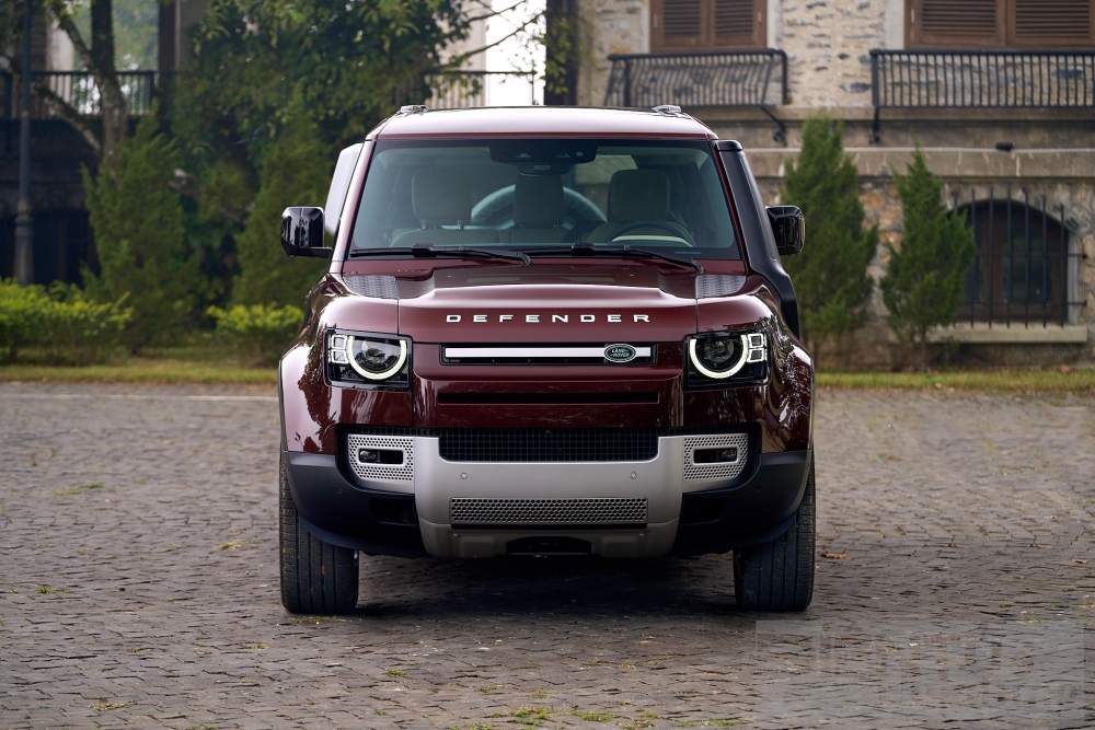 land rover defender 130 moi chuyen gia off roard va on road