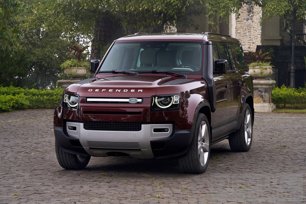 Land Rover Defender 130 mới: chuyên gia Off-roard và On-road