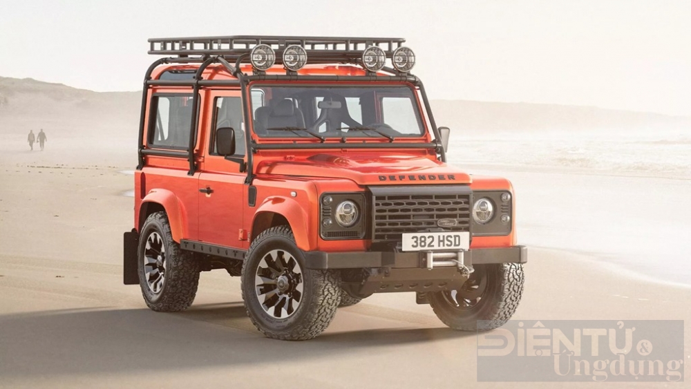 land rover hoi sinh huyen thoai defender v8 co dien voi dien mao hien dai